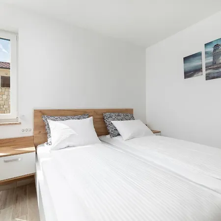 Maja * Vrbnik (Primorje-Gorski Kotar)