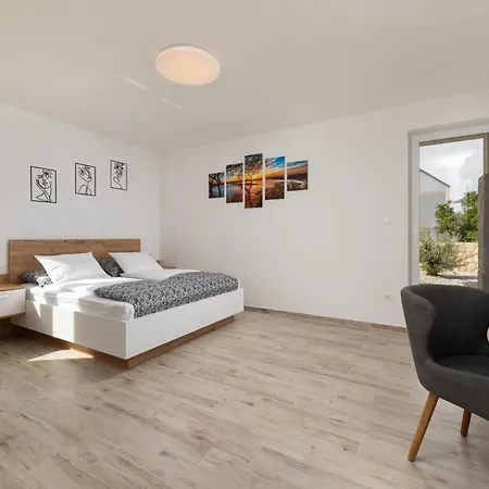 Maja * Vrbnik (Primorje-Gorski Kotar)